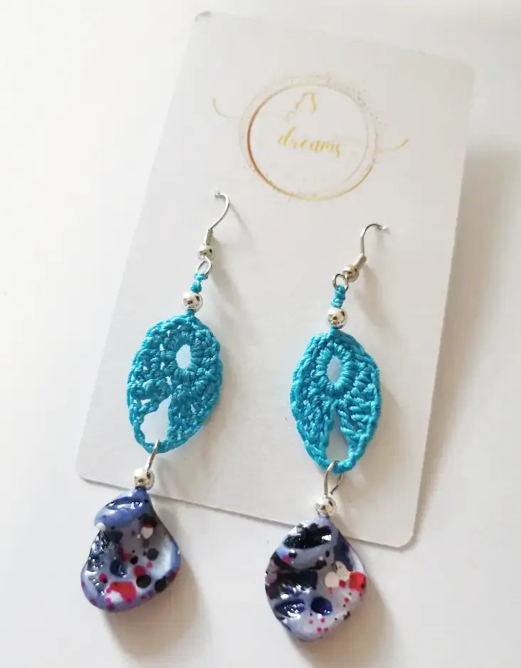 Uhani Kvačkani z Modro Perlo